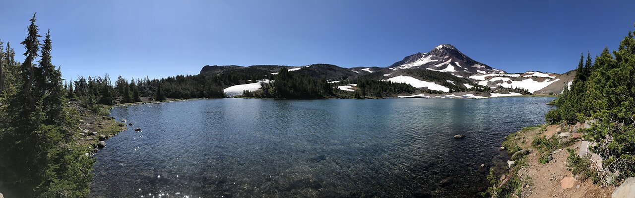 POLE CREEK TRAIL to CAMP LAKE. Central Oregon, USA