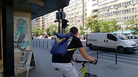 A sosit vremea să dăm măștile jos.