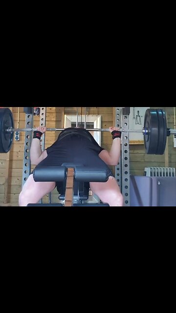 92.5 Kgs x 6 Incline Bench Press.
