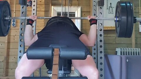 92.5 Kgs x 6 Incline Bench Press.