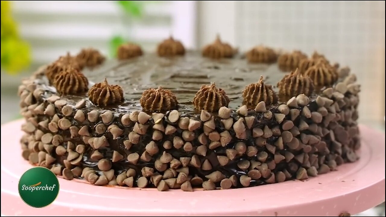 Yummy home-made chocolate fudge cake recipe.