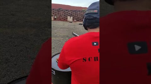 Nosso amigo atirando com o Revólver RT 454 CASULL no Clube Vitória