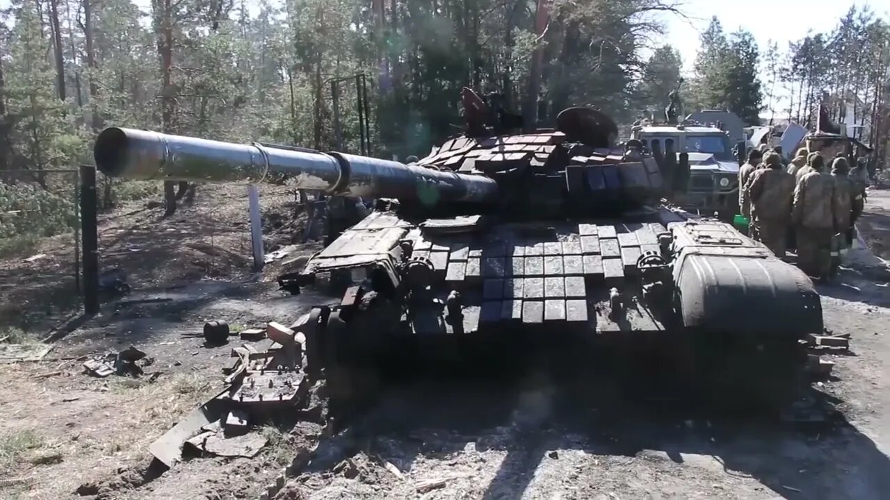 Ukrainian Troops Surrender To Russian Forces 2/3