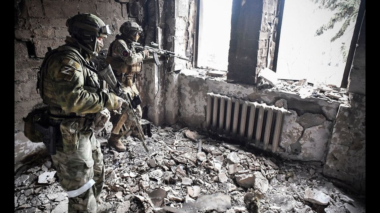 Intense footage of one Ukrainian soldier clearing the trenches from Russians