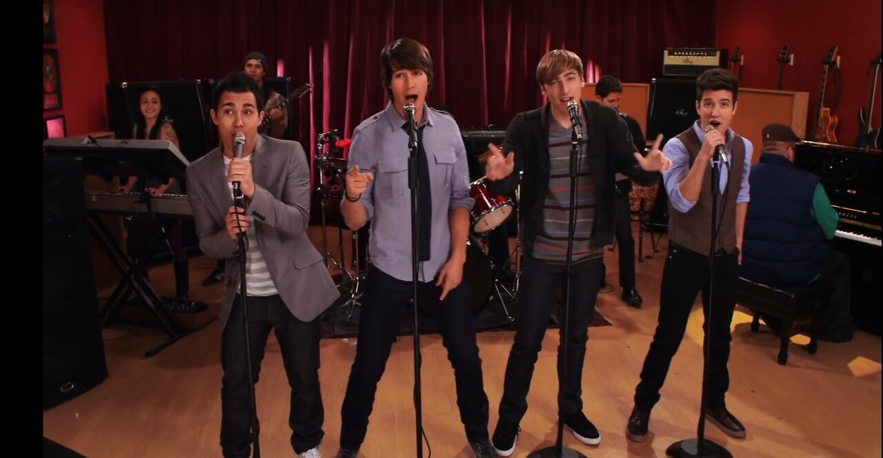 Big Time Rush "The Mom Song" Full Performance 🙍‍♀️ | NickRewind