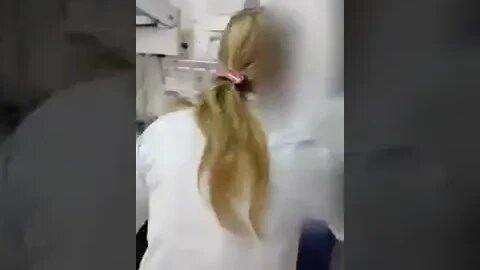 רופאה בקופת חולים כללית משתפת פעולה עם הפשיזם הישראלי