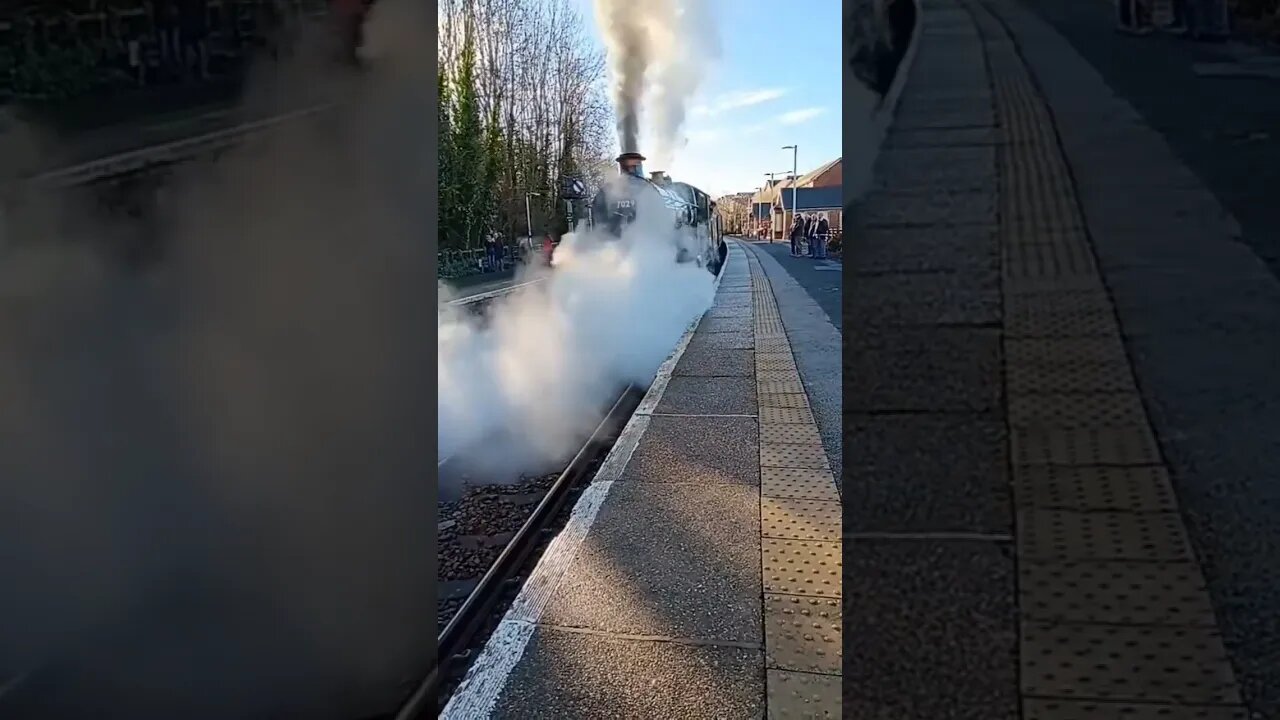 7029 Clun Castle steam out of Pontefract Baghill Station