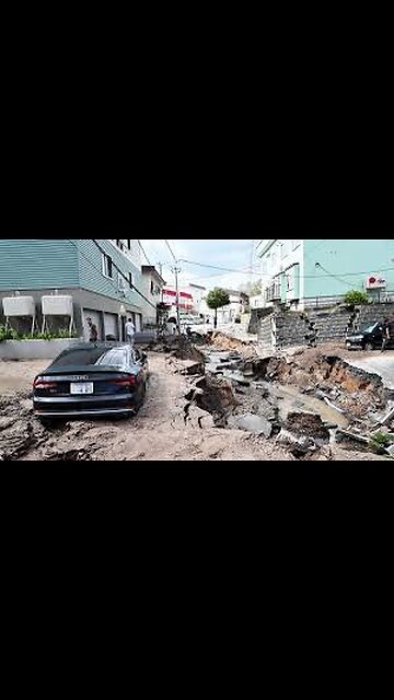 Terrifying escape from Japanese landslide after deadly earthquake