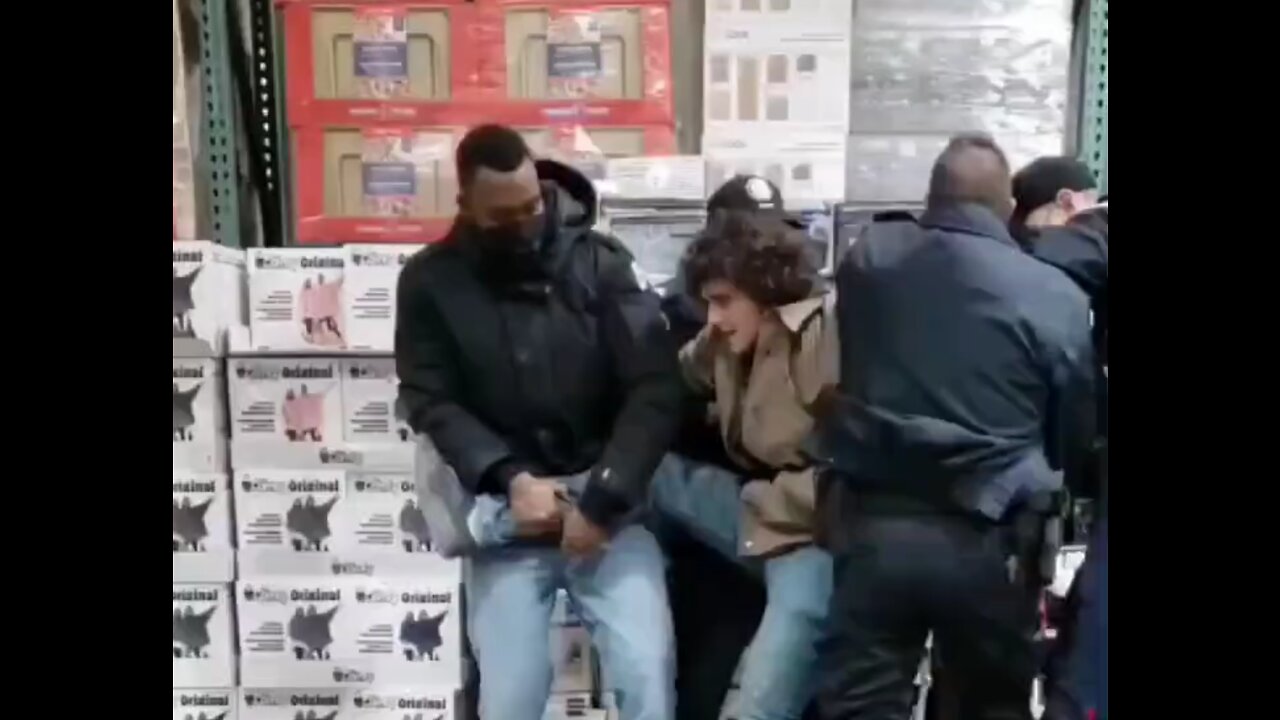 Police arrest customer in Costco for not wearing a mask despite having a medical exemption