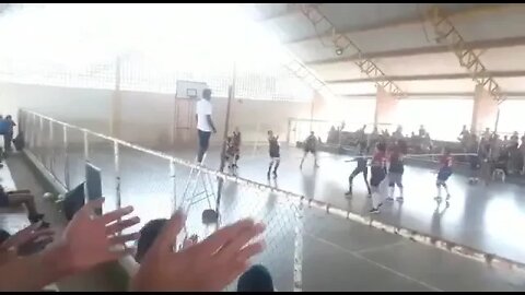 Filha do homem que tem tudo estuda medicina e joga voleibol ae Bernardinho