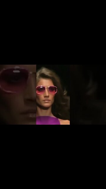 Giselebundchen X Versace Spring/Summer 2000 Fashion Show catwalk