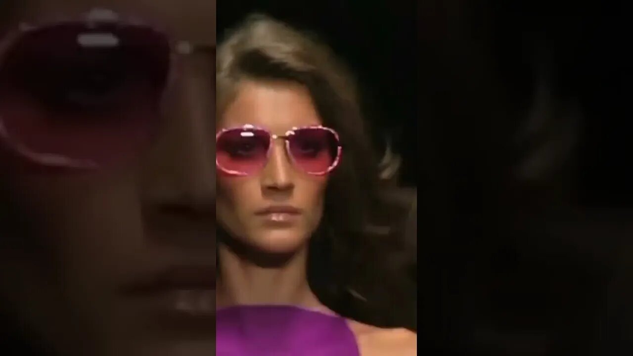 Giselebundchen X Versace Spring/Summer 2000 Fashion Show catwalk