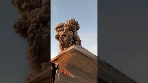 Gran video de Expulsión de ceniza del Volcán de Fuego Guatemala