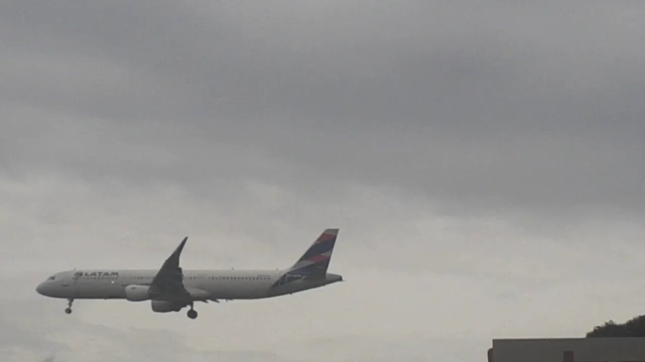 Airbus A321 PT-XPM vindo de Fortaleza para Manaus