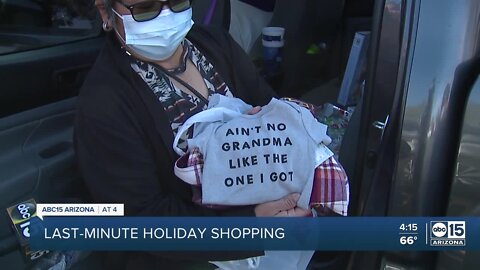 Valley shoppers rush out for last-minute Christmas gifts