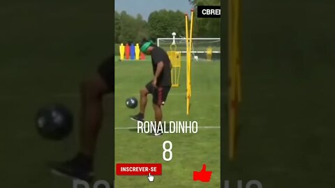 RONALDINHO ENSINANDO COMO SE FAZ 😂