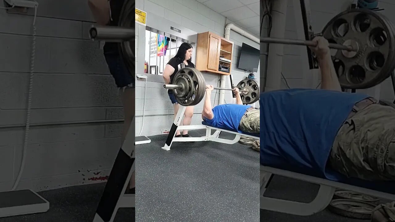 385lbs Raw bench, Crazy 🤪 old man