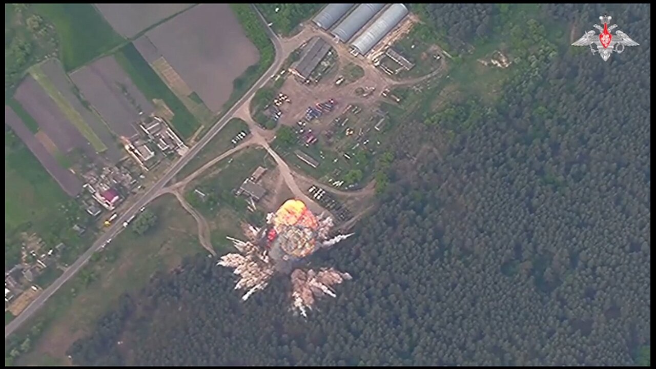 Russia 🇷🇺 takes out a weapons depot protected by the AFU (Ukrainian Nazis)