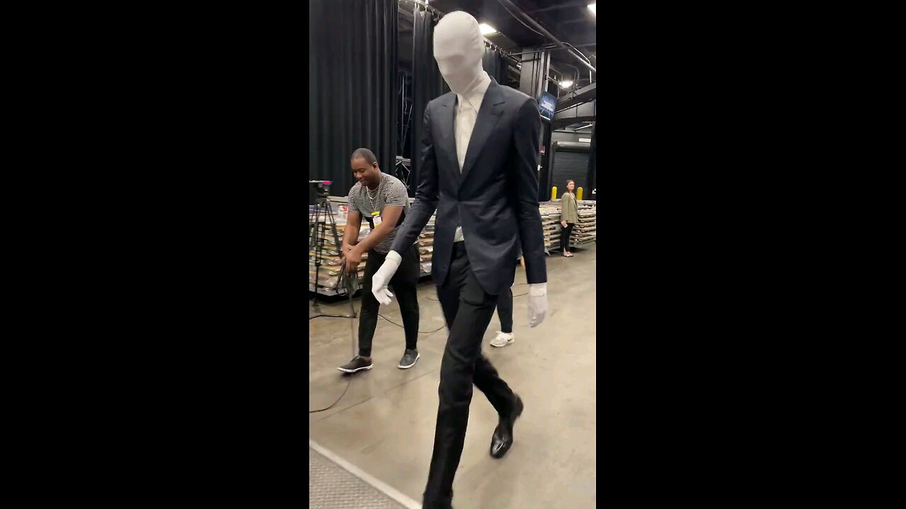 NBA Star Victor Wembanyama dressed up as Slenderman for Halloween. 🎃