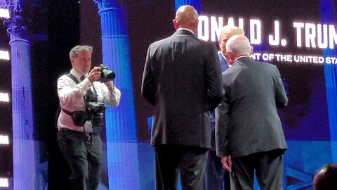 NGƯỜI YÊU ĐÃ ĐẾN!