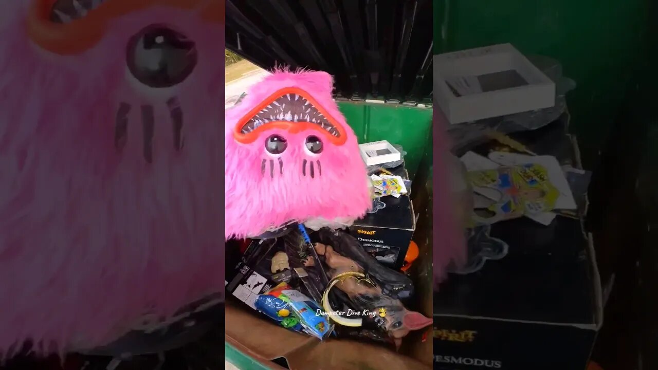 Most epic dumpster dive for Halloween goods! Part 1