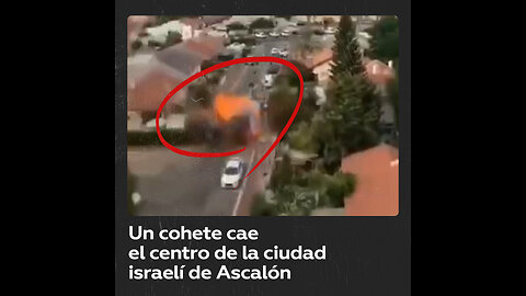 Momento en el que cae un cohete en el centro de la ciudad israelí de Ascalón