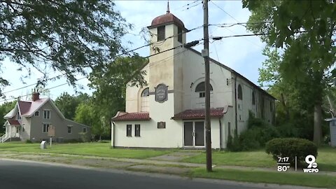 Tensions in Glendale rise as uncertain future of Eckstein School drags on