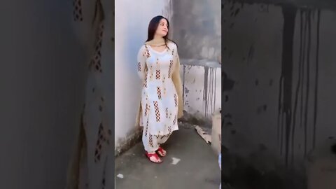 Desi Girl Dance 1 #Livesty #ytshorts #desigirls #disegirlsdance #desidance #dance #viral #viral2022