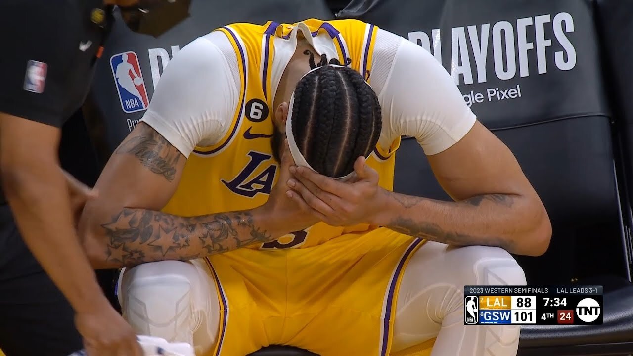 Anthony Davis goes to locker room with injury after elbowed in face by Kevon Looney in Game 5