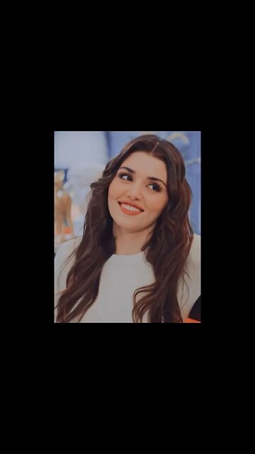 HANDE ERCEL FUNNY SHORT