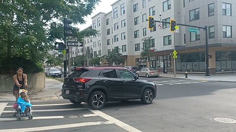 traffic lights at Washington and Bartlett station is now working