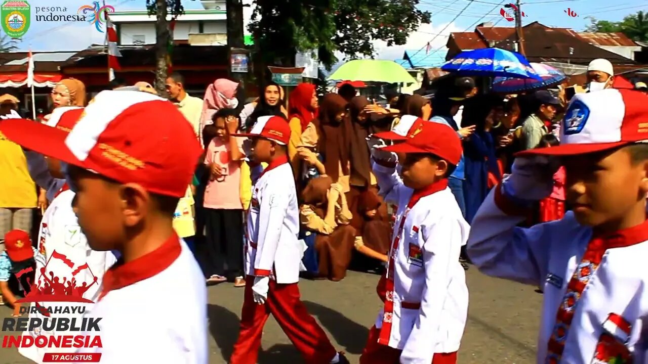 LUCU .... ! ! LOMBA BARIS BERBARIS / GERAK JALAN ANAK SD / MI SE KOTA PAGAR ALAM , HUT RI KE 77