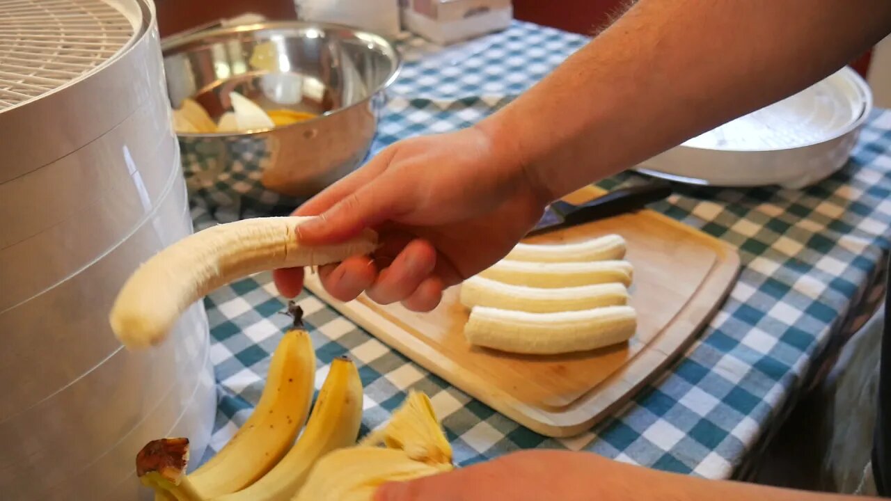 Dehydrating Bananas Thanks To Homestead Tessie