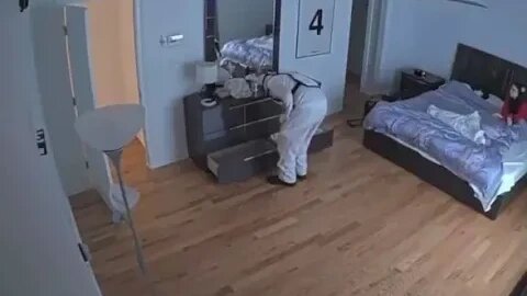 [fishtank.live - Day 6] Violetta Gets Room Searched For Contraband #fishtanklive