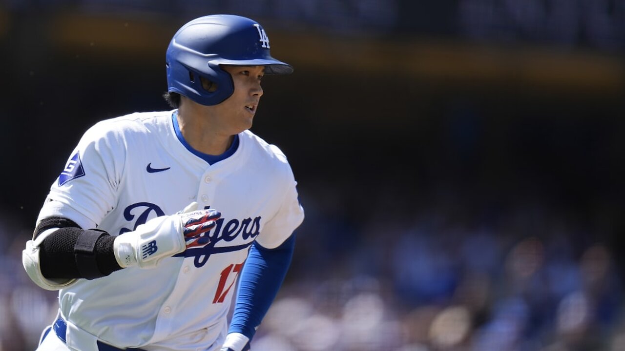 Shohei Ohtani's first Dodgers home hit