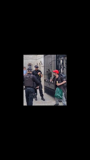 Police tri to take a bottle from drunk man #horseguardsparade