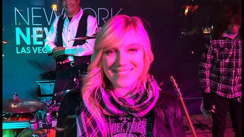 Siana King ~ Turn On The Radio