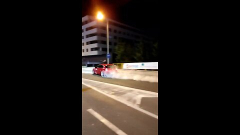 BMW 135i BURNOUT INFRONT OF POLICE