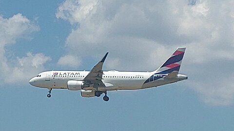 Airbus A320 PR-TYR vindo de Brasília para Manaus