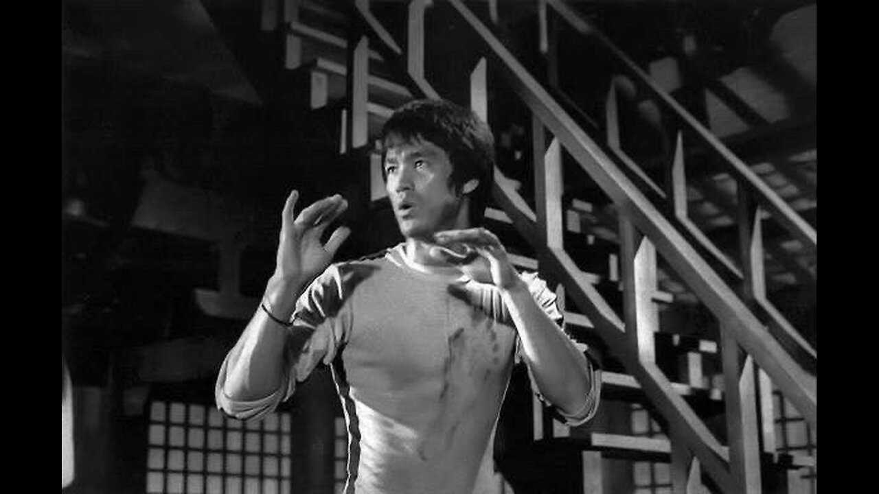 Cross kick Studio Films Bruce Lee Game of Death