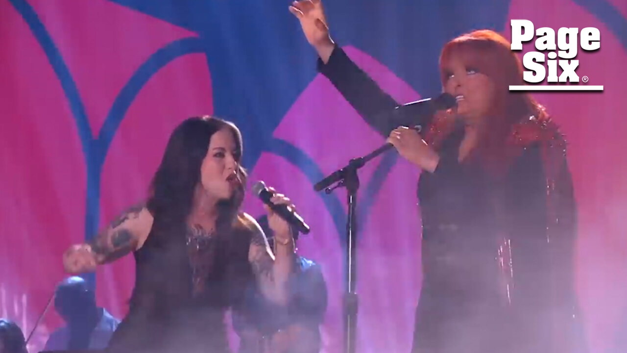 Wynonna Judd honors late mom Naomi at CMT Awards: "Mama, you need to be here"