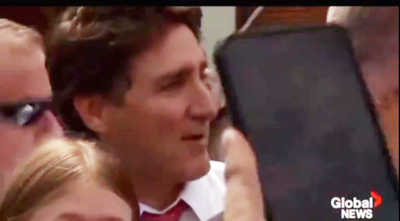 Justin Trudeau Brutally Denounced and Cursed by Protesters