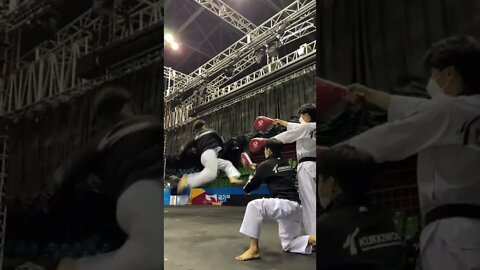 me lembre de nunca entrar numa briga com esse cara😱