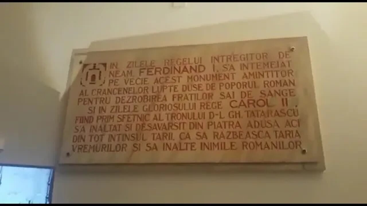 Arcul de Triumf profanat de o expozitie obscena
