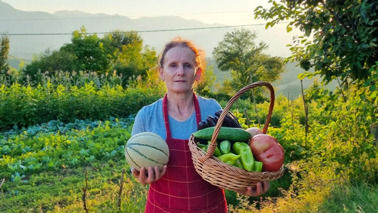 Gatimi më i shijshëm veror. Speca te mbushura me Mish, Oriz dhe Perime. Albanian Village Life!