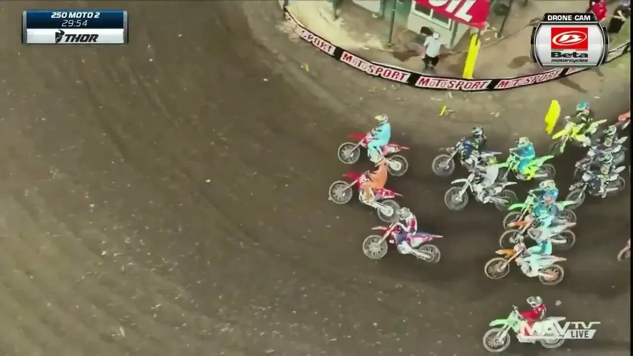 Watch Hunter Lawrence grab the 250 Moto 2 holeshot at Thunder Valley