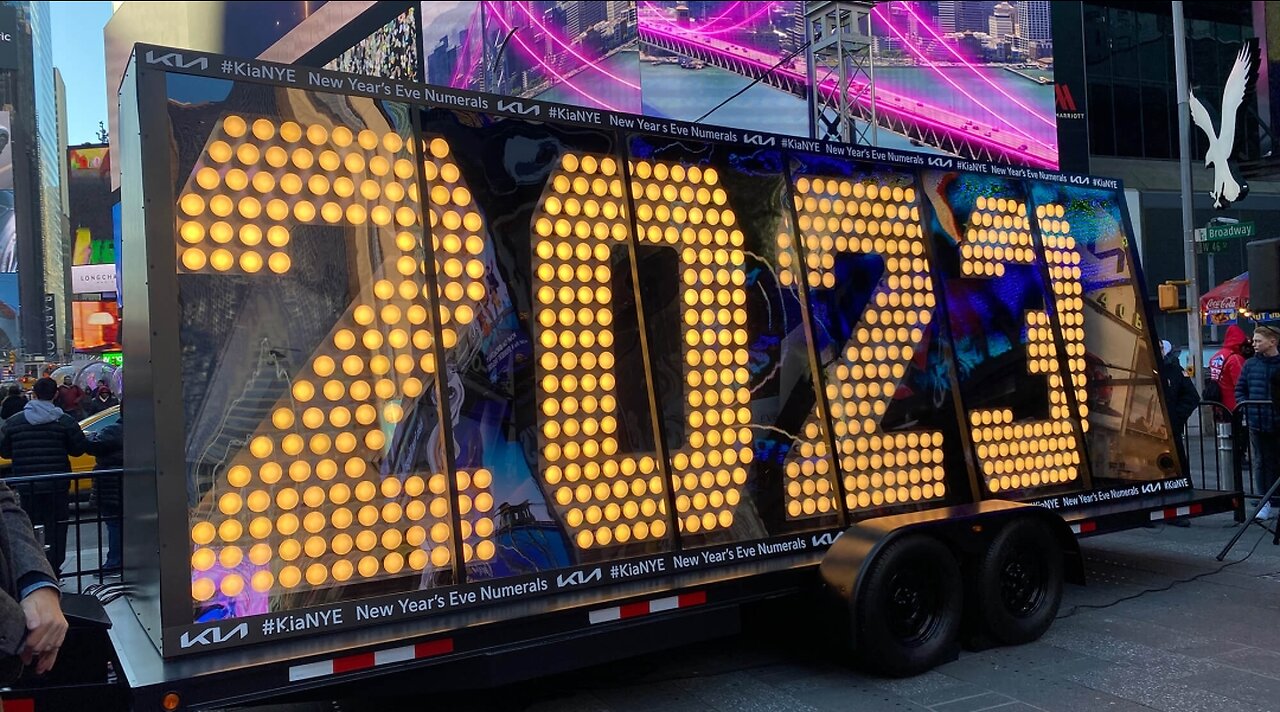 PEOPLE TAKING SELFIES IN FRONT OF THE 2023 SIGN - TIMES SQ