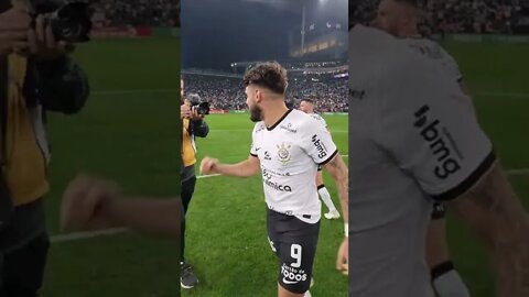 Yuri Alberto comemorando a classificação do Corinthians após hat trick