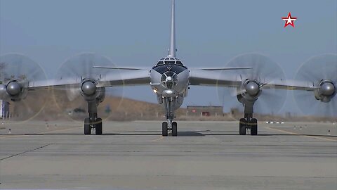 Two journalists boarded on Ilyushin Il-78 Midas aerotanker for patrol and refueling mid air