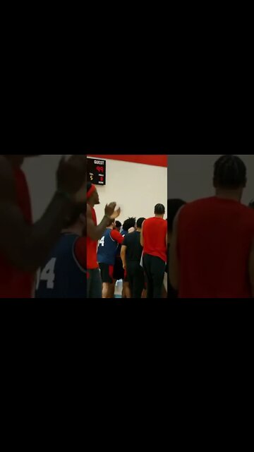 1999 VINCE CARTER surprised Scottie Barnes of the Raptors with the 2021 22 honors!